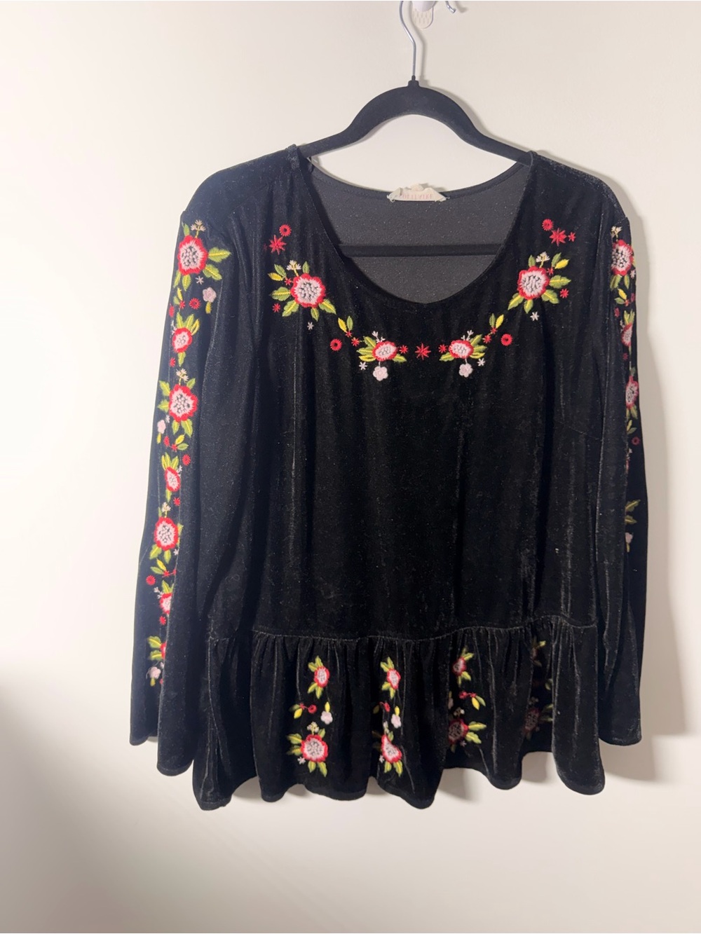 Solitaire Black Velvet Floral Embroidered Peplum Long-Sleeve Top Large